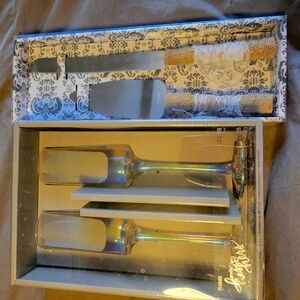 Toasting glasses with Wedding cake knife and serving set